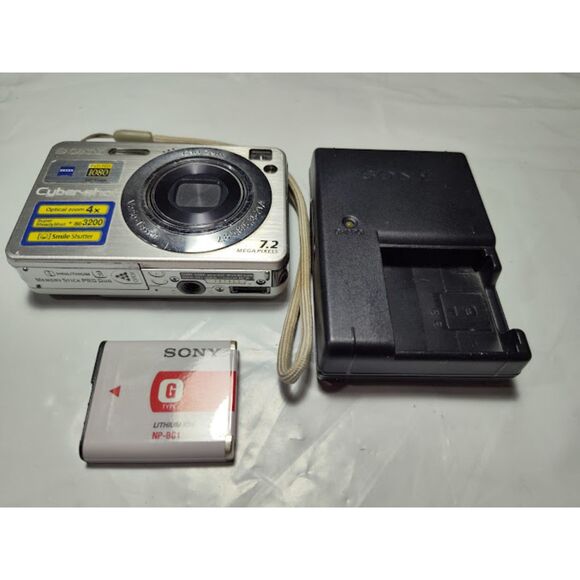 Sony Cybershot 7.2 Meg Pixels DSC-W20 Digital Camera With Battery & Charger - Picture 1 of 8